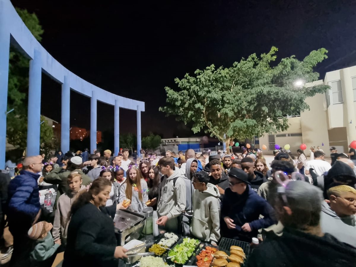 קרדיט - מקיף אמית