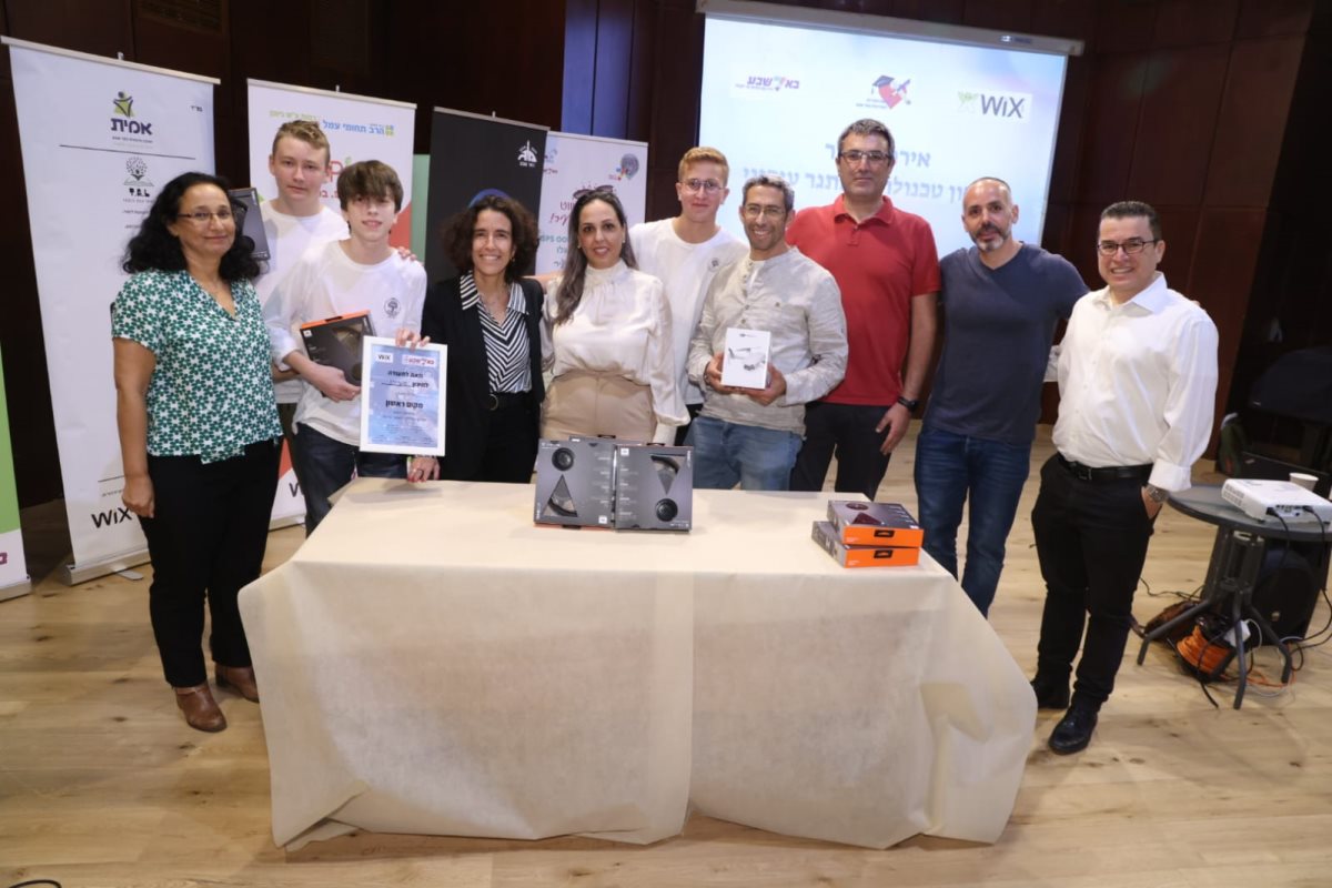 קבוצת מקיף טוביהו שהגיעה למקום הראשון. קרדיט - דיאגו מיטלברג