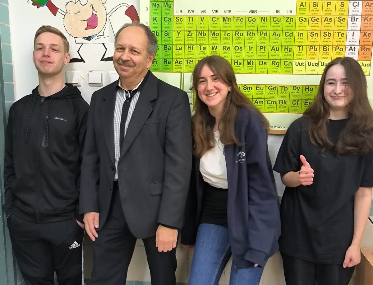 קרדיט - מקיף אמית