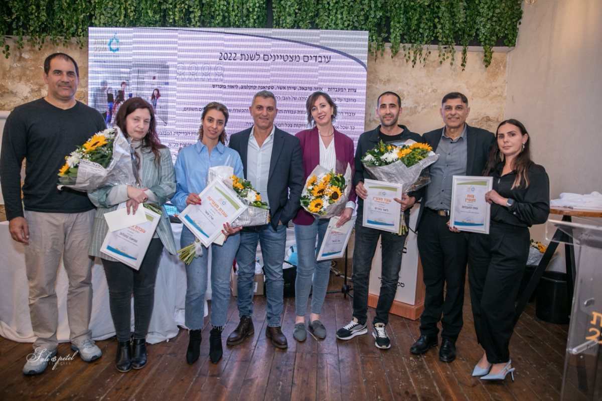 צוות המעבדות עם ארז בדש והרצל יחזקאל. קרדיט צילום - סלי פטל