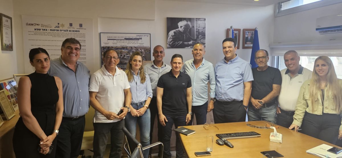  חברי ארגון הקבלנים בנגב בפגישה עם רוביק דנילוביץ, קרדיט צילום: ארגון הקבלנים בנגב