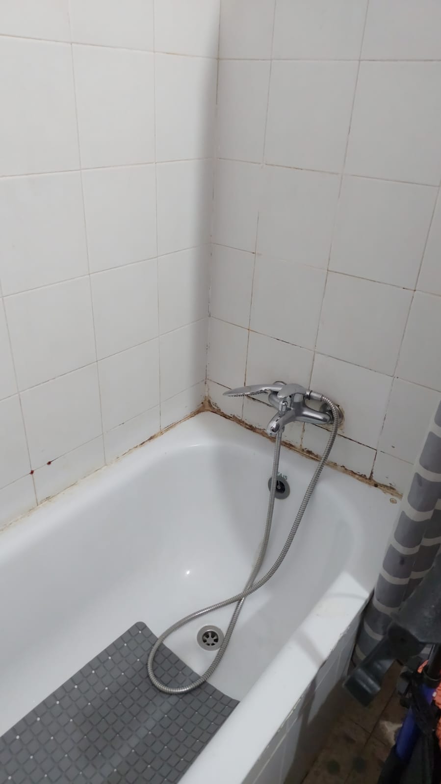 מקלחתה של א'. קרדיט צילום פרטי