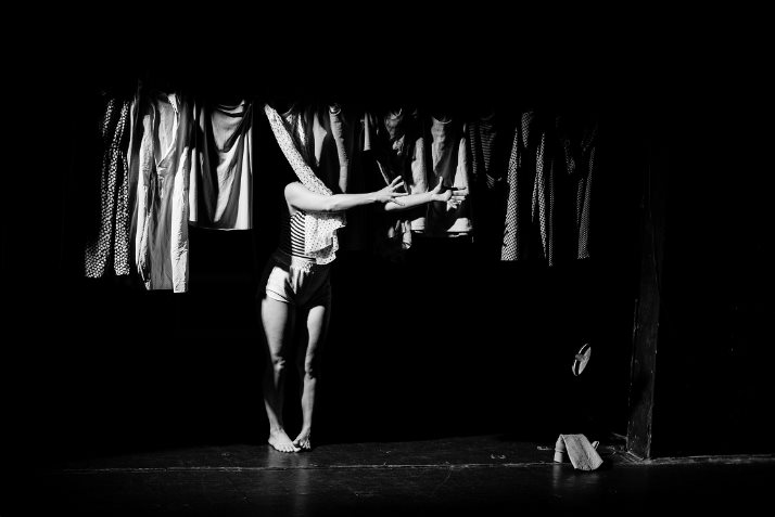 ההצגה פירורים. קרדיט תיאטרון הפרינג