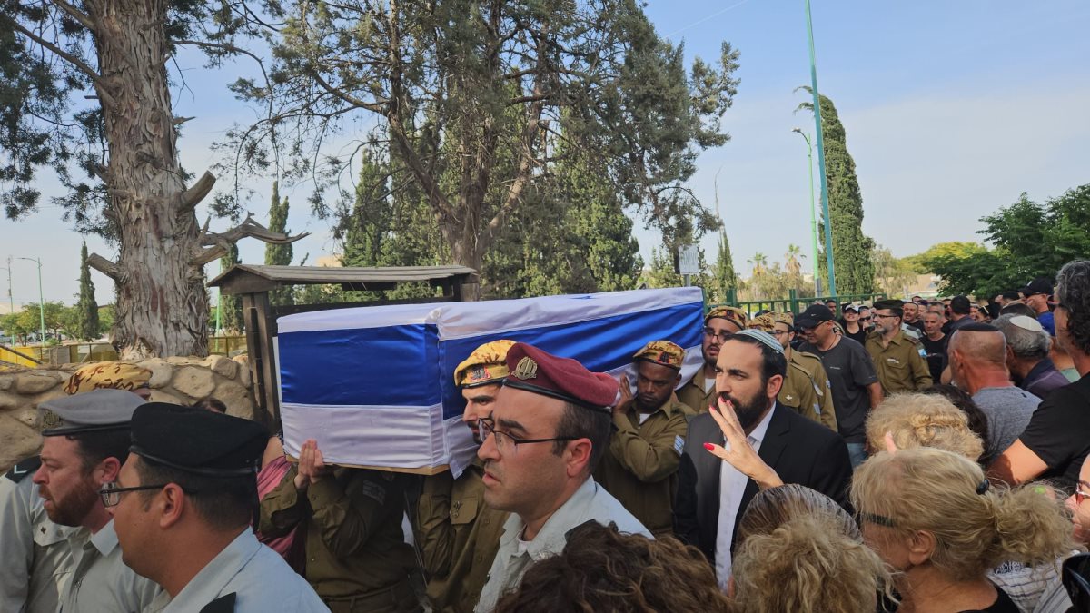 קרדיט - ארנולד נטייב