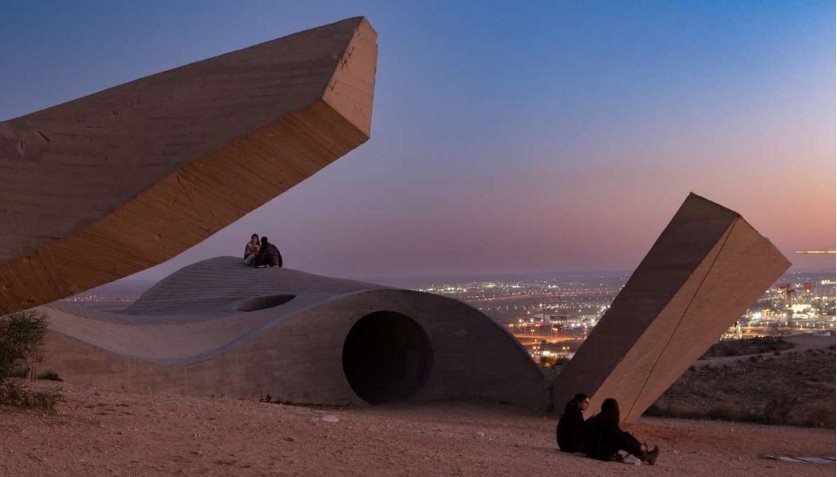 סיור לקראת שקיעה באנדרטת חטיבת הנגב . קרדיט רשות הטבע והגנים