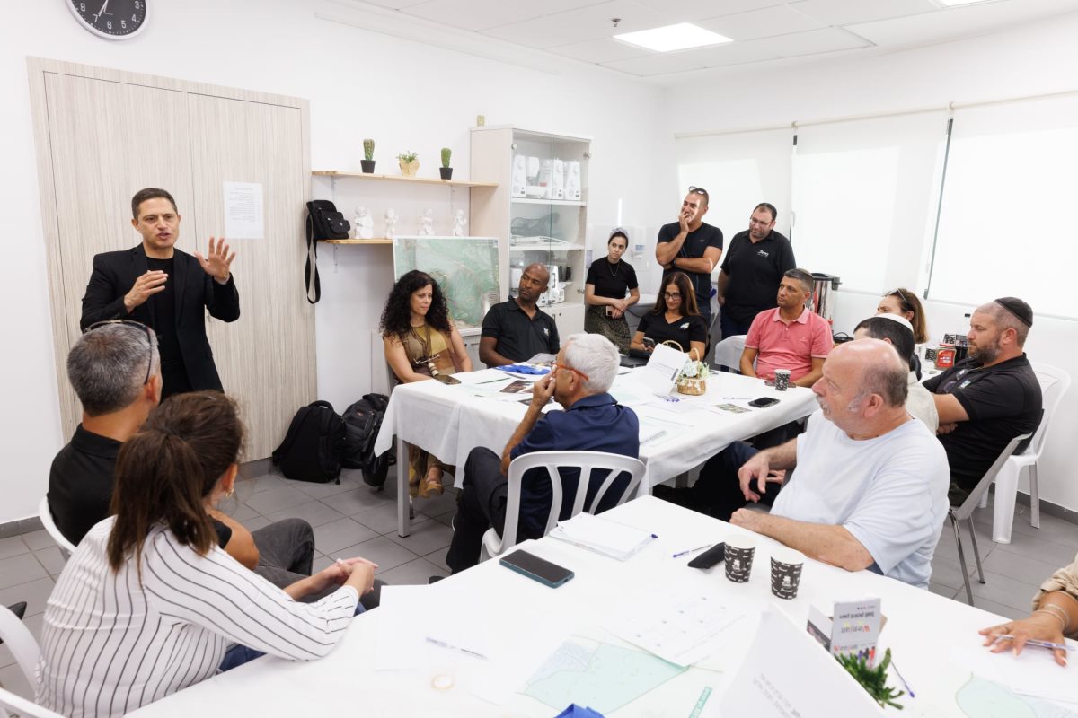 מפגש שולחנות עגולים יער רמות. צילום - דיאגו מיטלברג