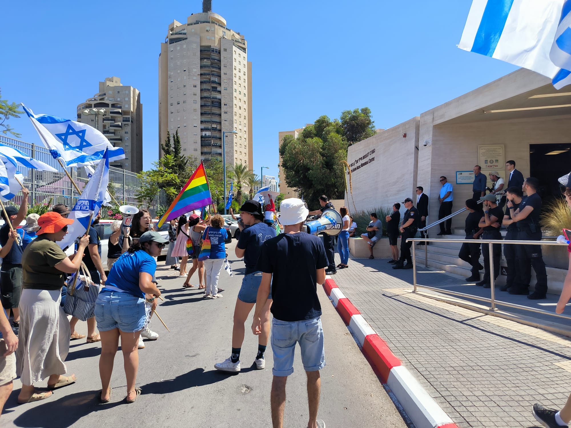 הפגנה במוזיאון האזנק בבאר שבע. קרדיט שימוש חופשי