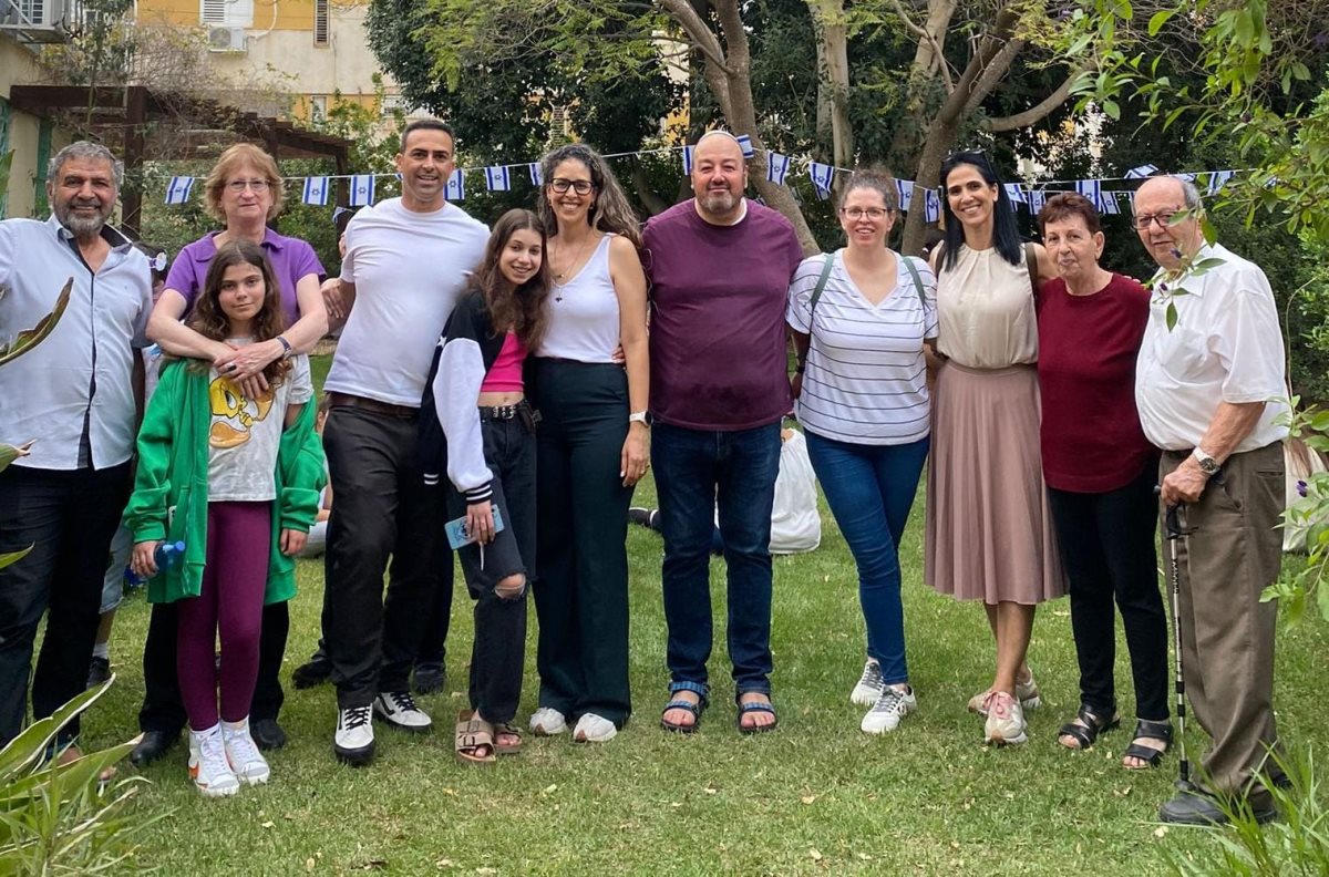 חבורת המתנדבים במועדונית יתד. קרדיט צילום פרטי