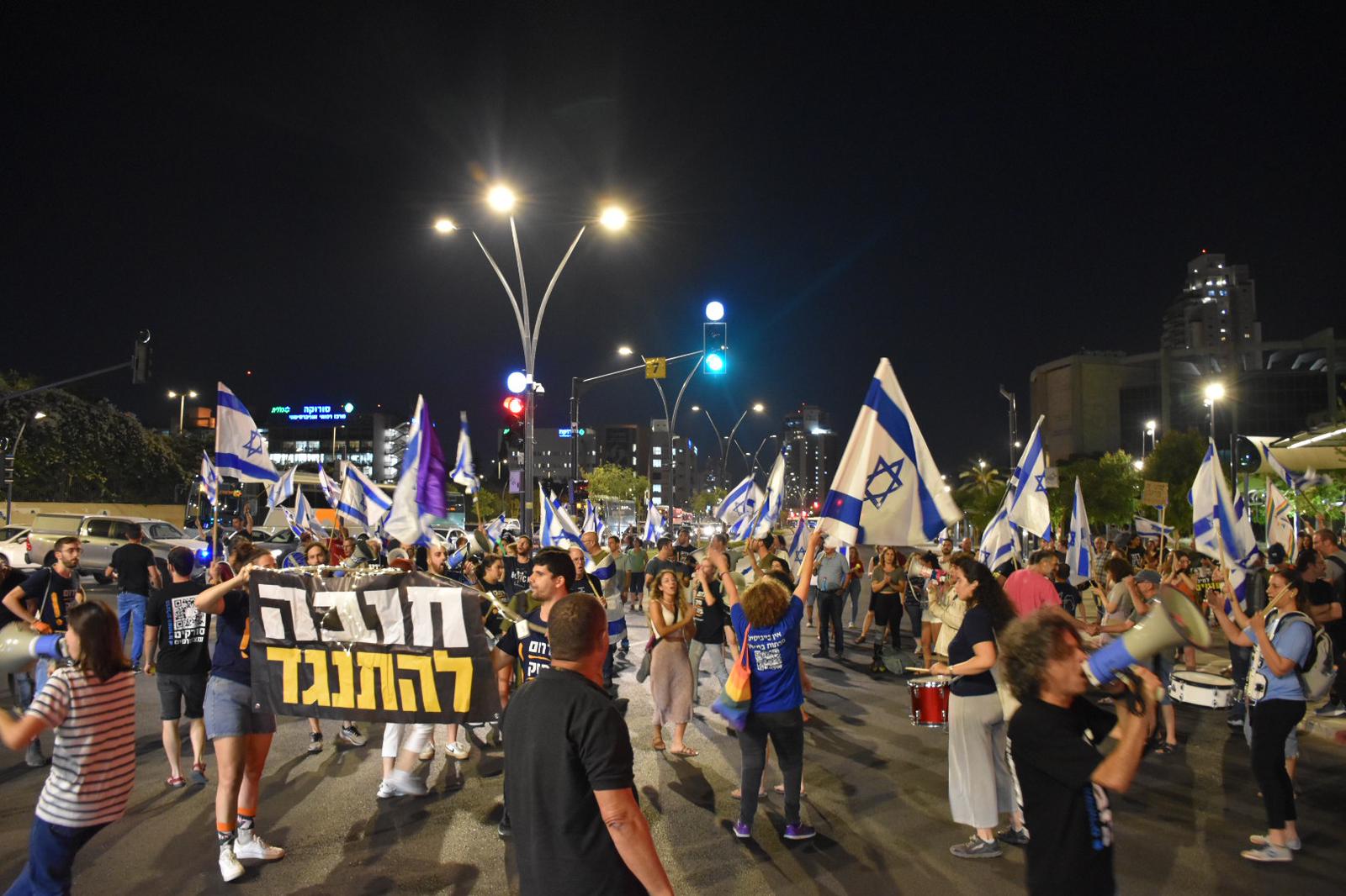 צומת רגר נחסם הערב. קרדיט טלי ברמן