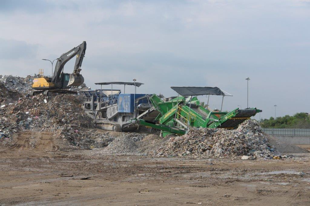 מגרסה מתקדמת ההופכת פסולת בניין למצע לתשתיות. קרדיט - נגב אקולוגיה 