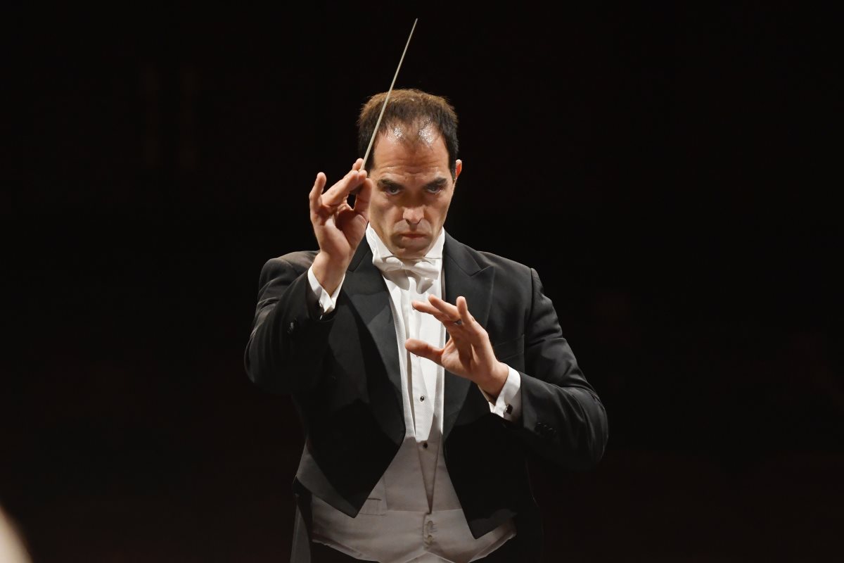 מנצח רני קלדרון. צילום: אולגה מוקשב