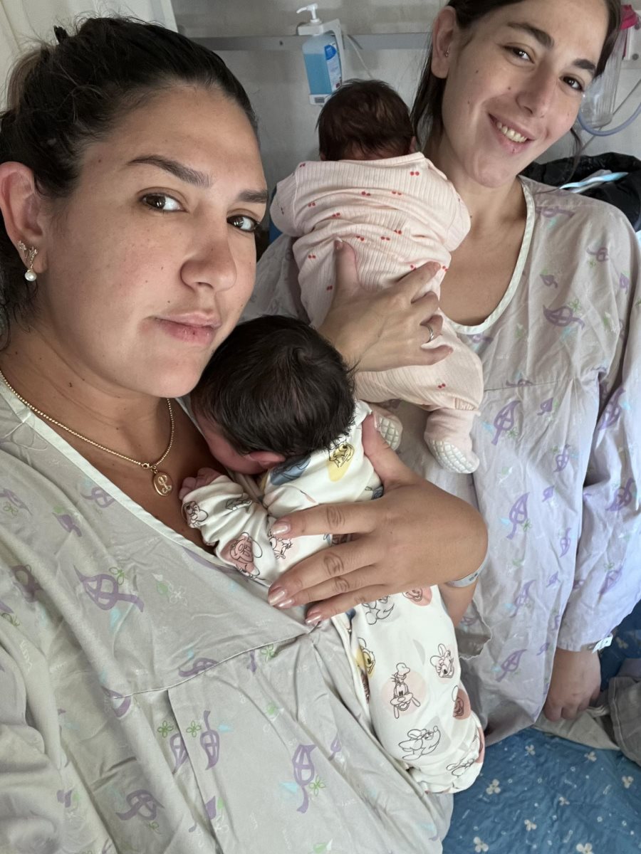 האחיות לידור ובינוב ילדו באותו היום. צילום: פרטי