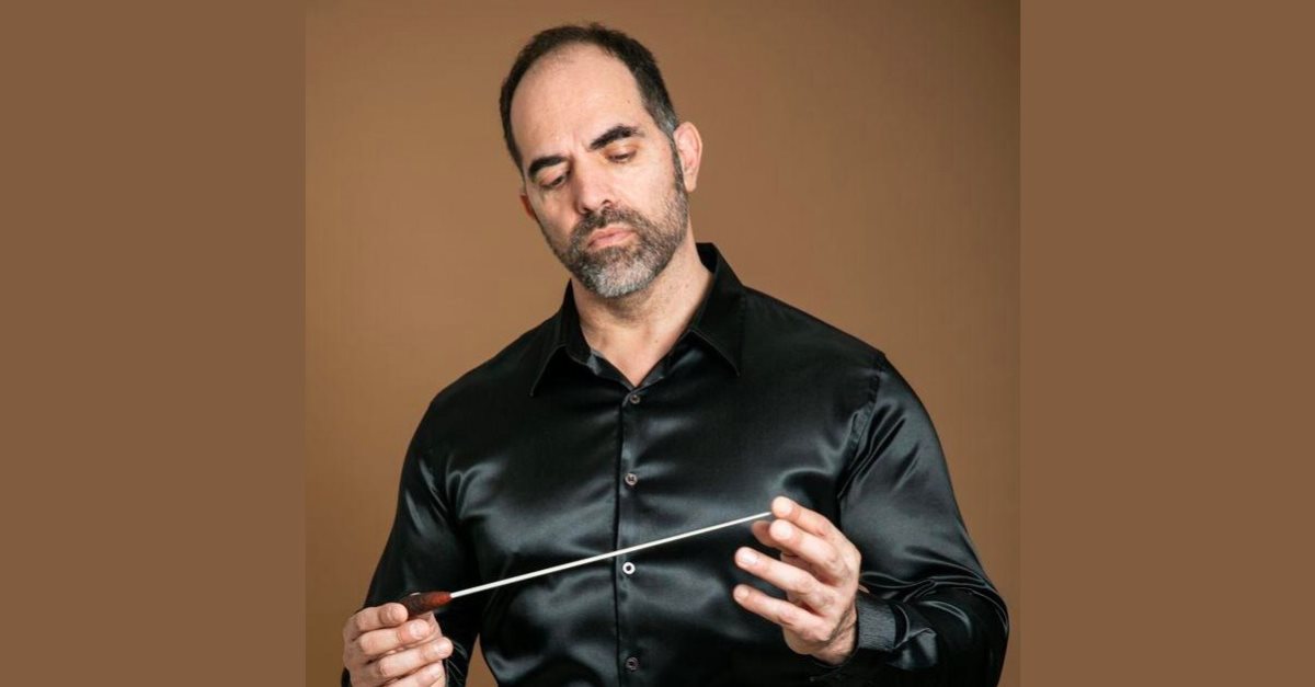 המנצח רני קלדרון. צילום: סטודיו סנאפ