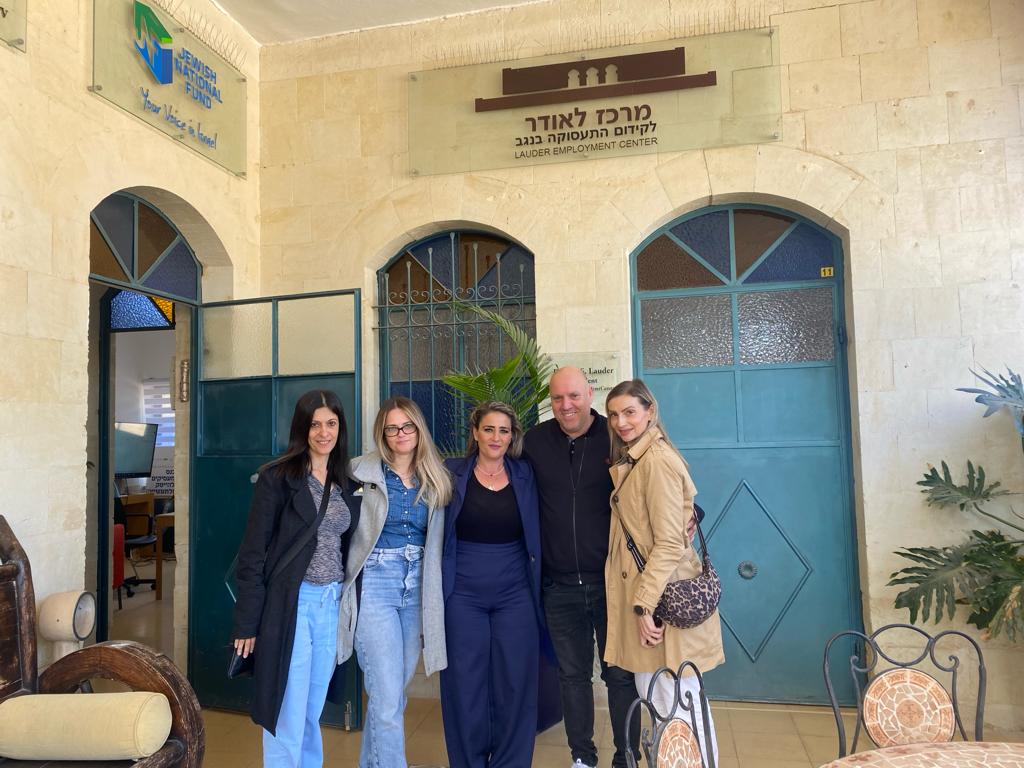 קרדיט - לאודר