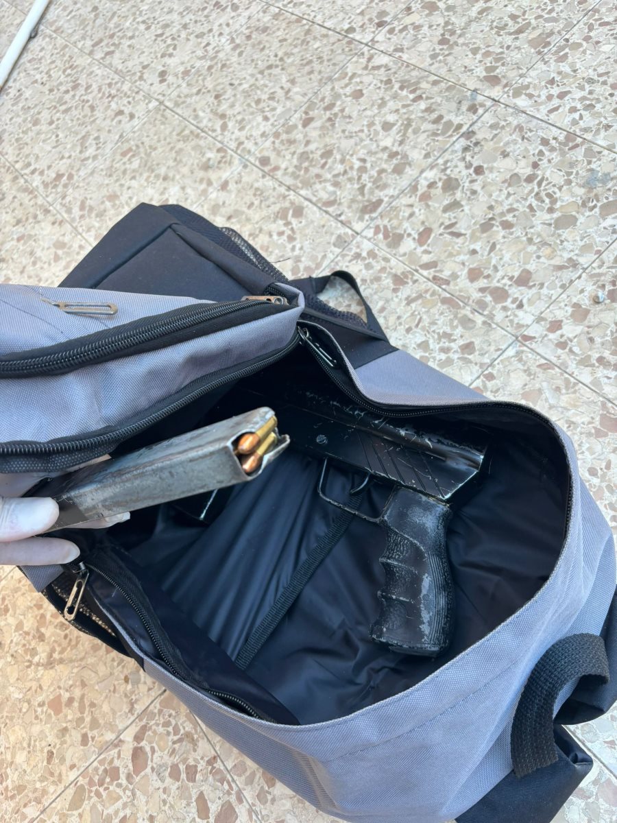 התיק שנתפס בביתם של החשודים. קרדיט - משטרת ישראל