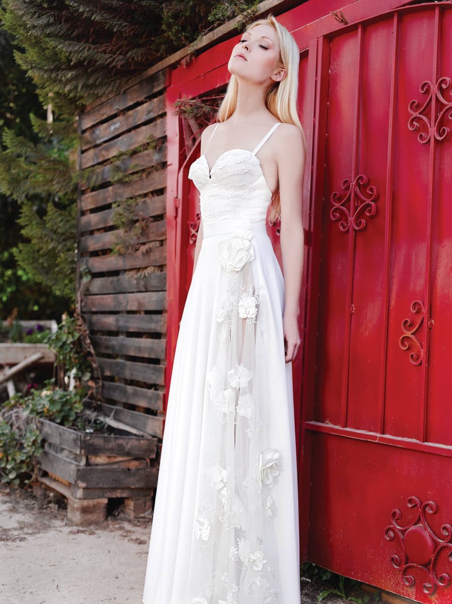 עיצובי שמלת הכלה של אתי ברנר. צילום: פרטי