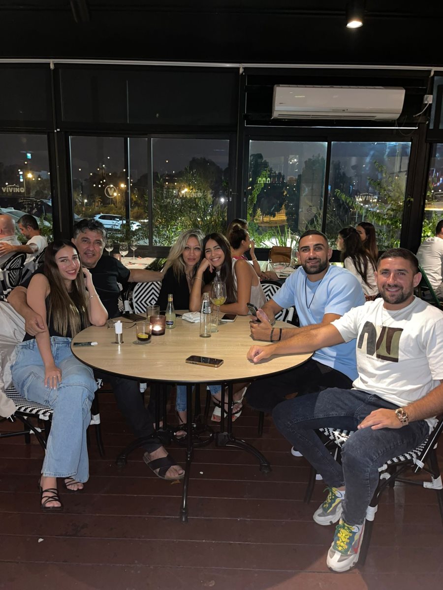 משפחת כלפון בימים שמחים. צילום: אלבום משפחתי