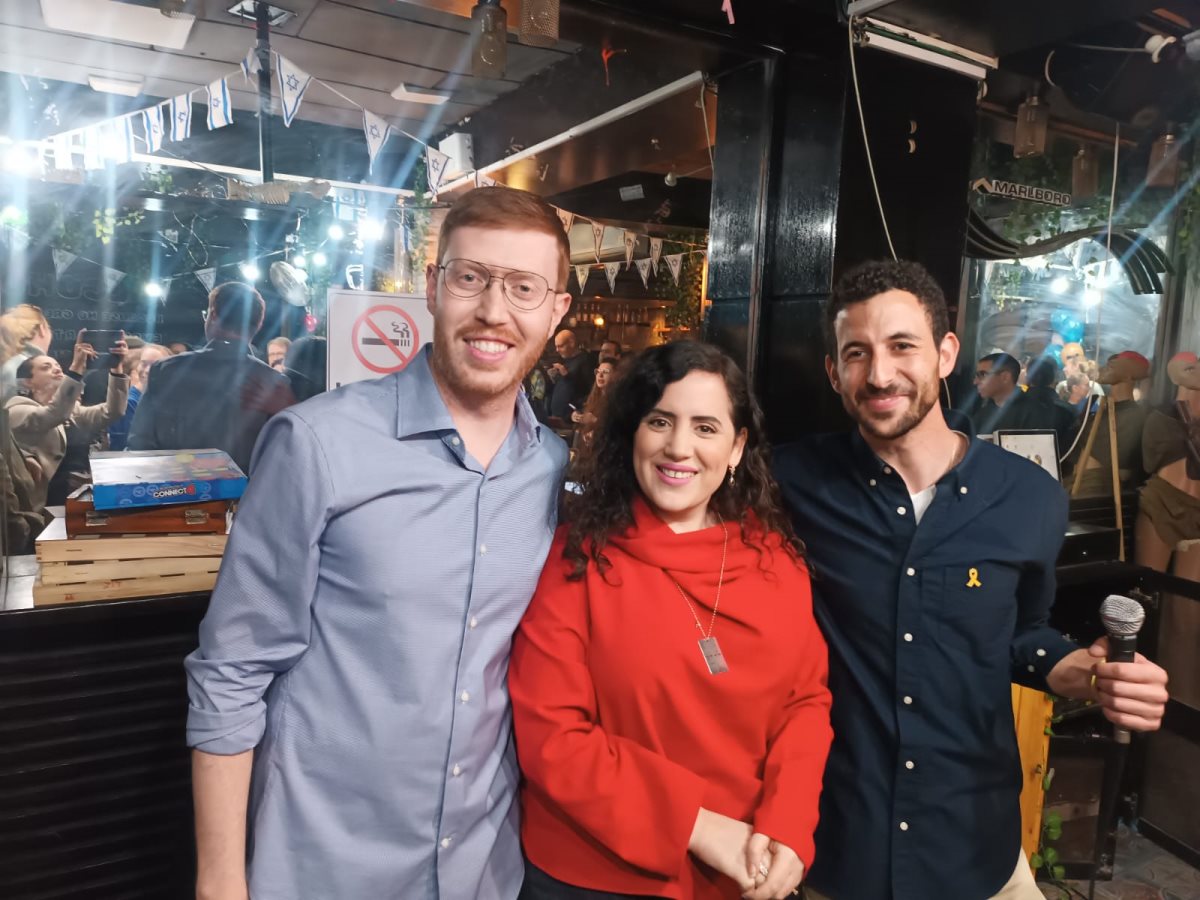 עידו אטיאס וטימור מיכאלי ביחד עם נעמה לזימי בחגיגות הניצחון אמש. תוכן גולשים שימוש לפי סעיף 27 א' בחוק זכויות היוצרים