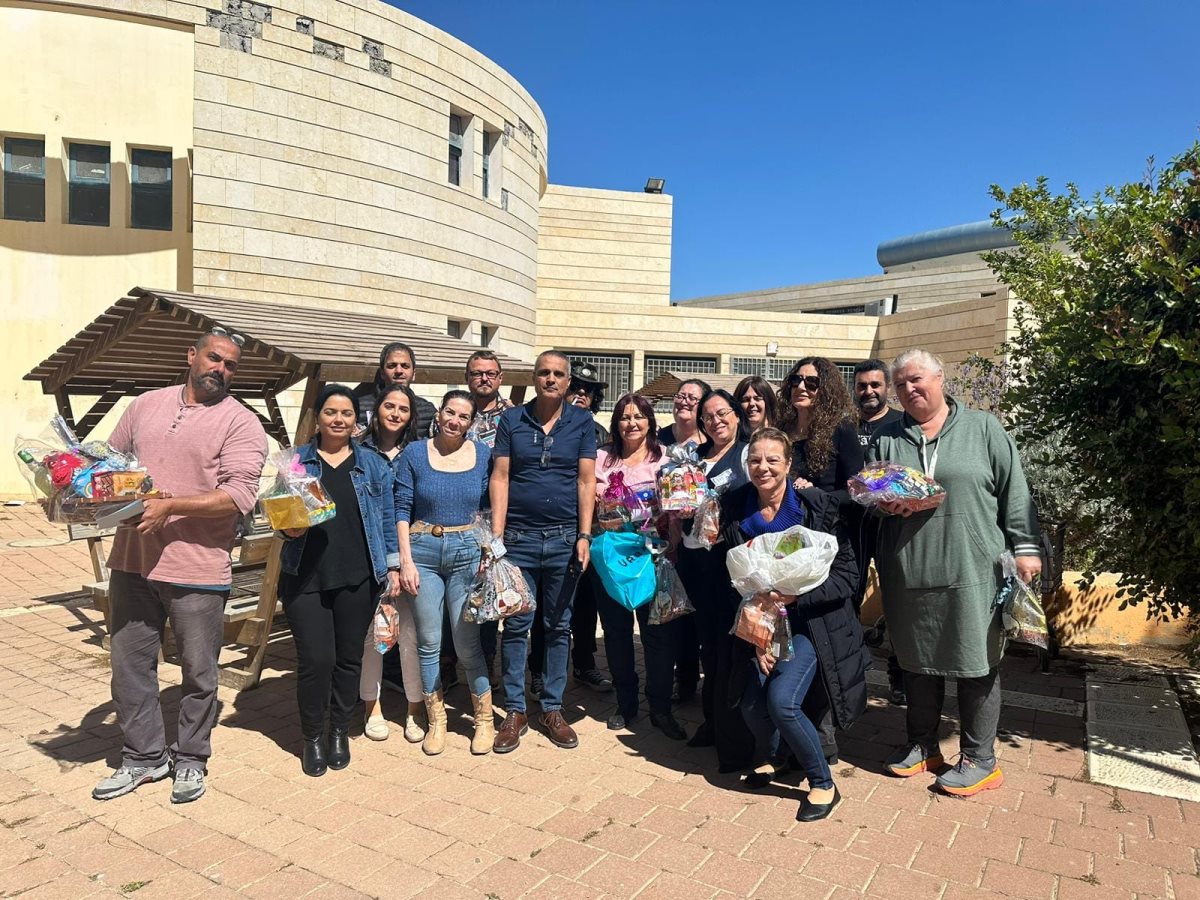 - עובדי המנהל של בית הספר הרב תחומי עמל רמות באר שבע מקיף ז השתתפו היום בחגיגות פורים. תוכן גולשים שימוש לפי סעיף 27 א בחוק זכויות היוצרים