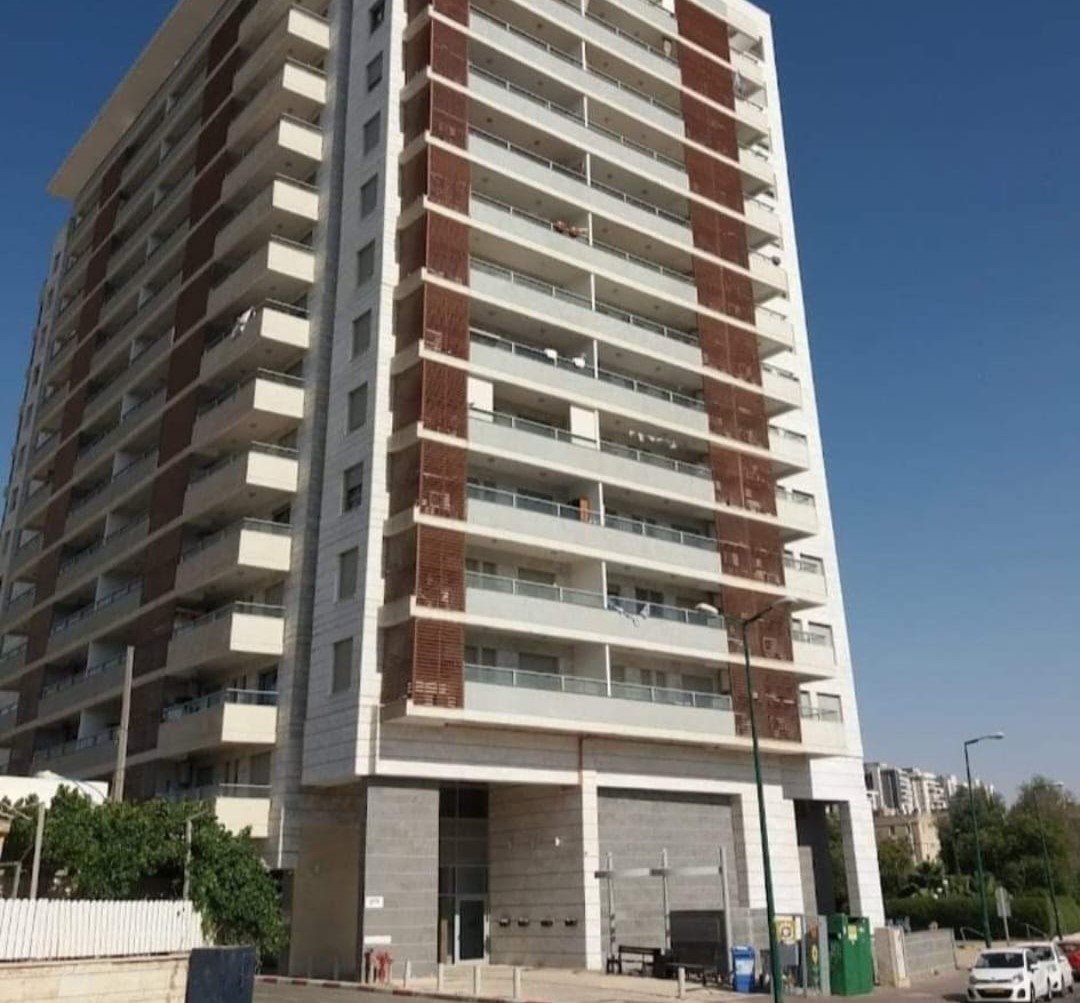 מגדל הספורט ברחוב יצחק אבינו. קרדיט - רי/מקס