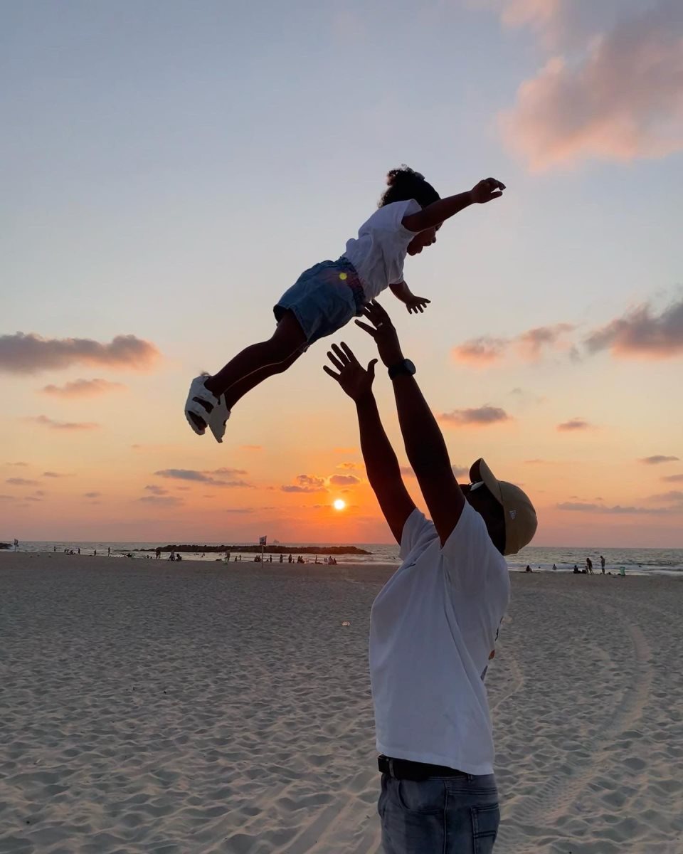 אוריאל עם בתו הללי. צילום: פרטי