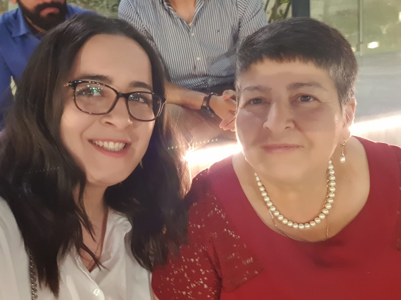 אלינה רחמים עם אמא סבינה הזקוקה להשתלת כליות. צילום: פרטי