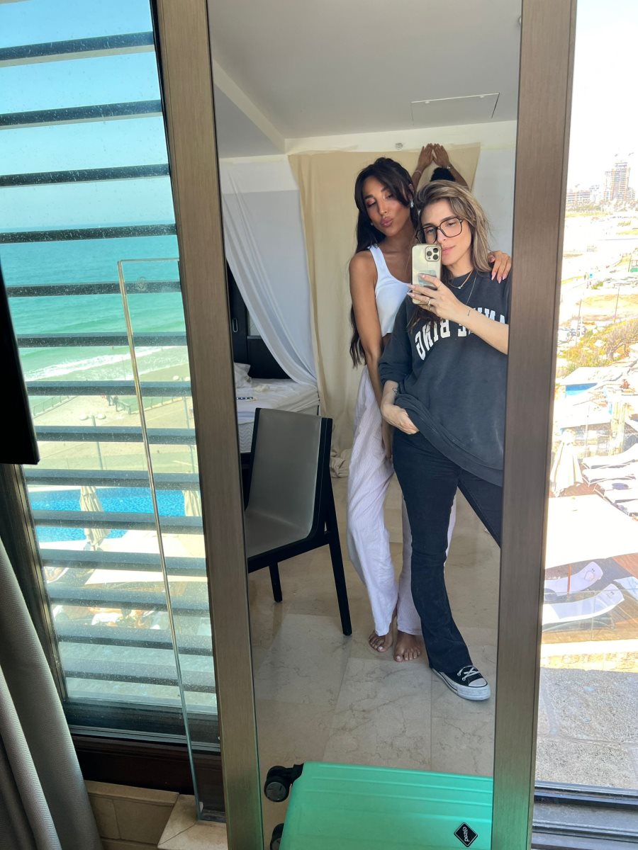 אורטל אלימלך וטליה עובדיה אחרי האיפור המושלם. צילום: פרטי