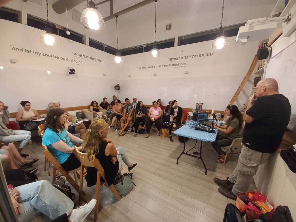 מפגש הפתיחה של הרדיו הקהילתי. תוכן גולשים, שימוש לפי סעיף 27 א' בחוק זכויות היוצרים