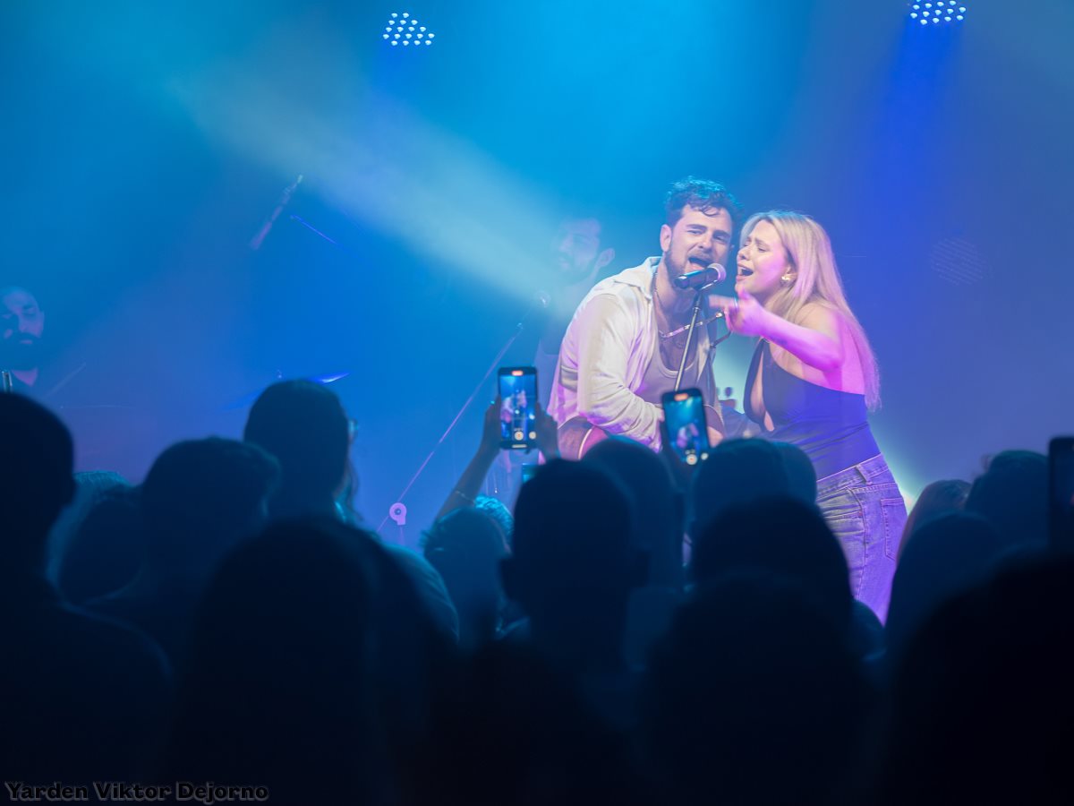 מתוך הופעה עם אריק ברמן. צילום: ירדן ויקטור דג׳ורנו 