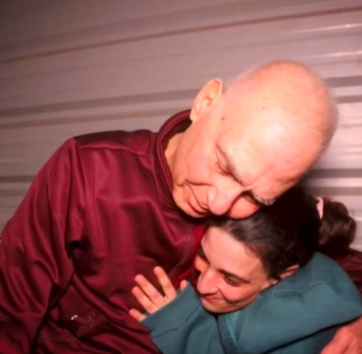 גדי מוזס וארבל יהוד, רגע לפני שחרורו מהשבי. קרדיט: תוכן גולשים ע"פ סעיף 27א'