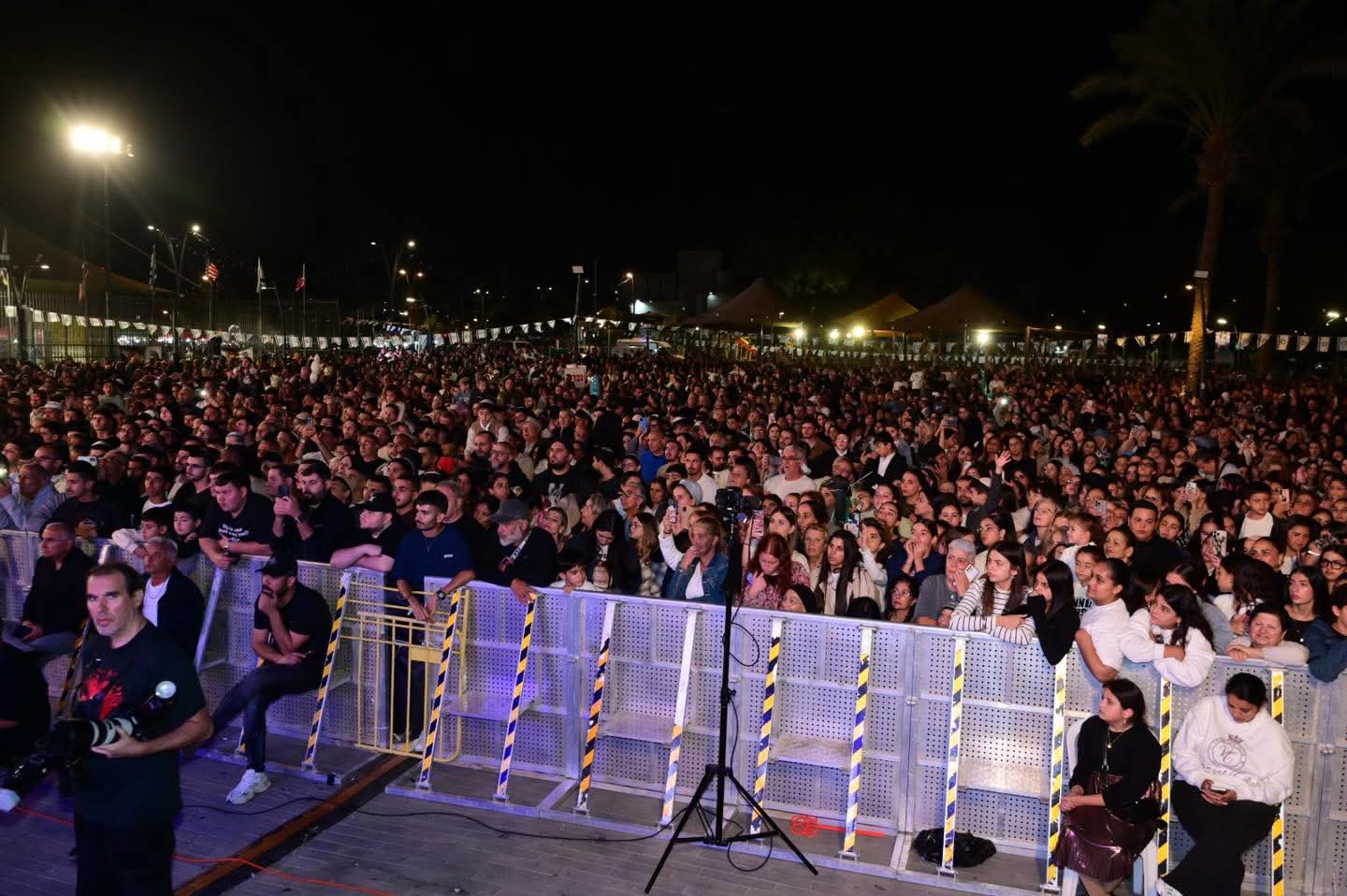 הקהל מריע לשגב כלפון. צילום: אהוב אלול