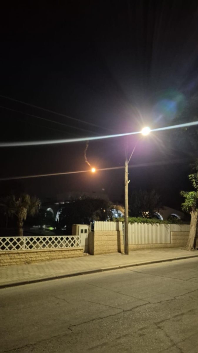 פצצות תאורה מעל שמי עומר. קרדיט: תוכן גולשים ע"פ סעיף 27א'