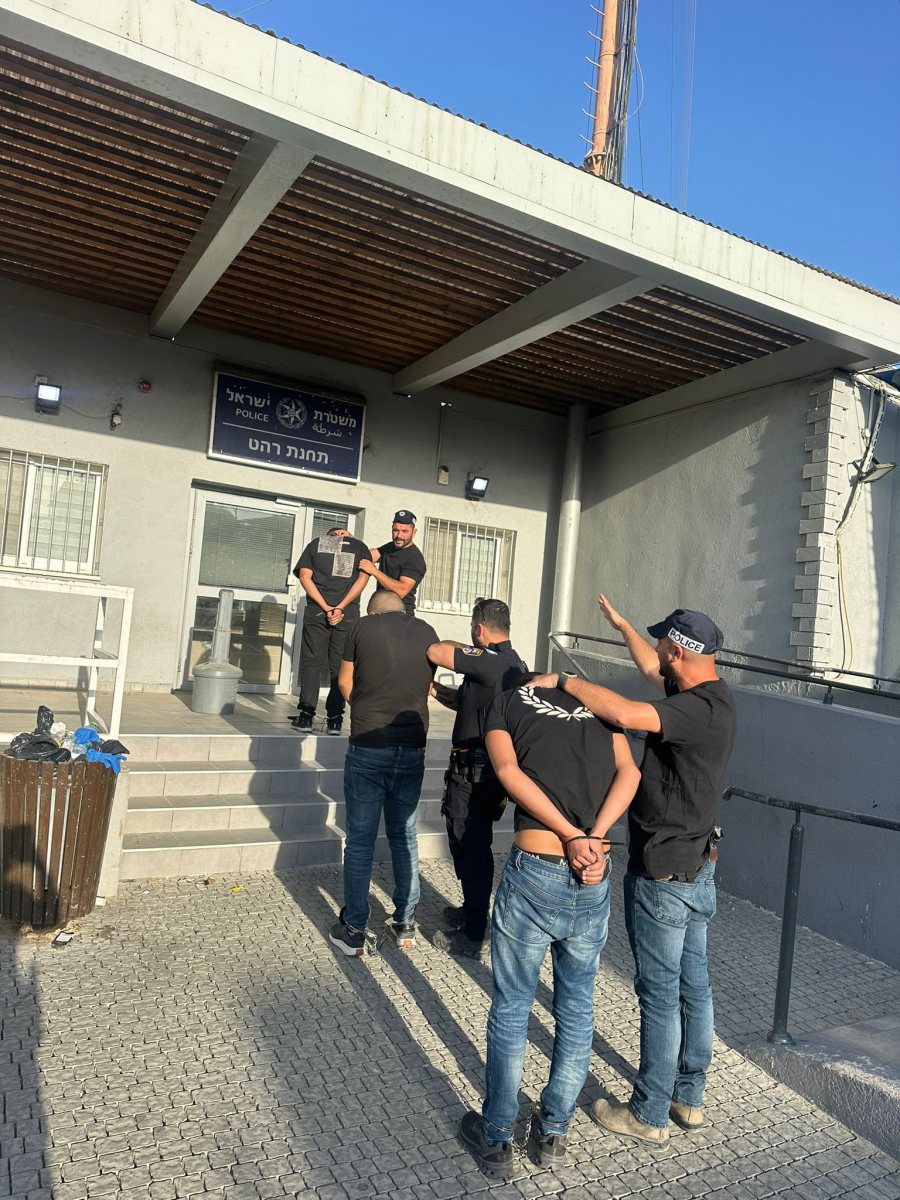 חלק מהחשודים שנעצרו. קרדיט: משטרת ישראל