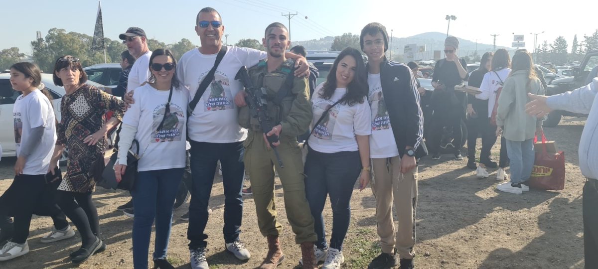 משפחתו של נווה בביקור בצבא. צילום: פרטי