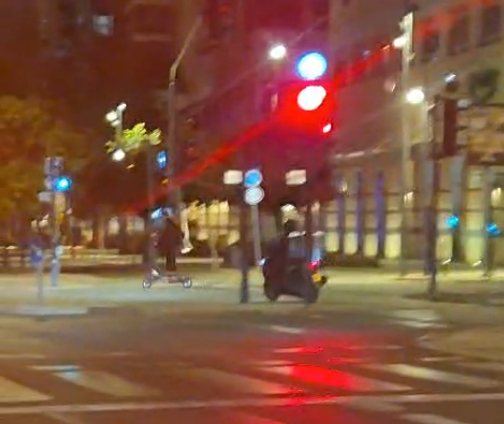 שליח וולט על המדרכה. קרדיט: צילום פרטי