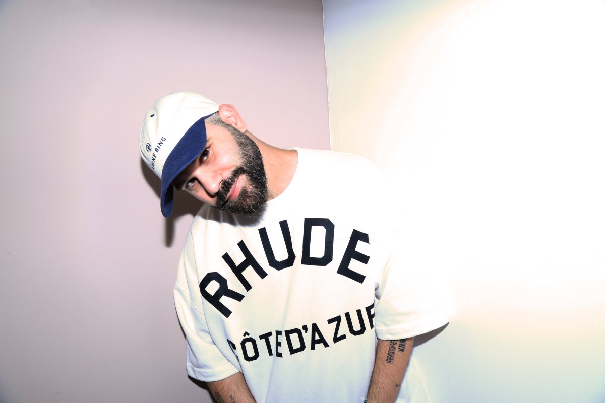 מפיק מוזיקלי ודיג'י סיבוני. צילום: