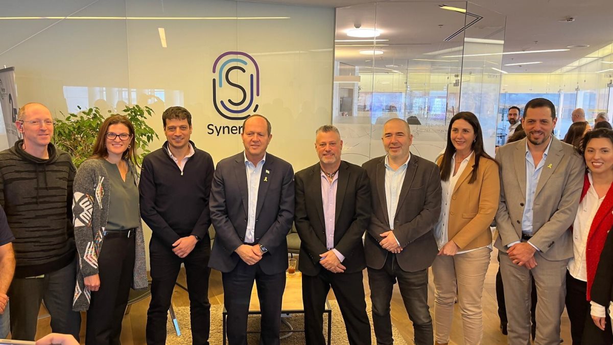 סורוקה ו-Synergy 7  יחד עם שר הכלכלה ניר ברקת. קרדיט: סורוקה