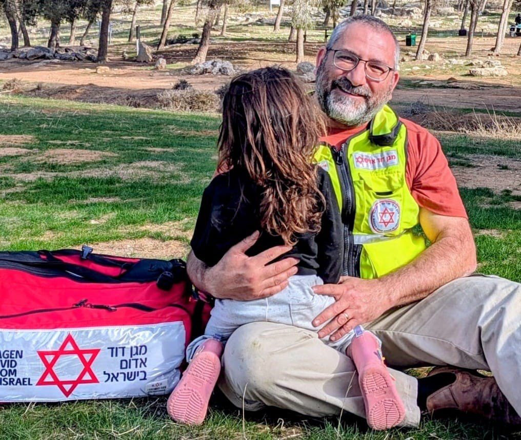 דר נתן ארוצקר, רופא מתנדב במד''א ורותם - צילום דוברות מד''א