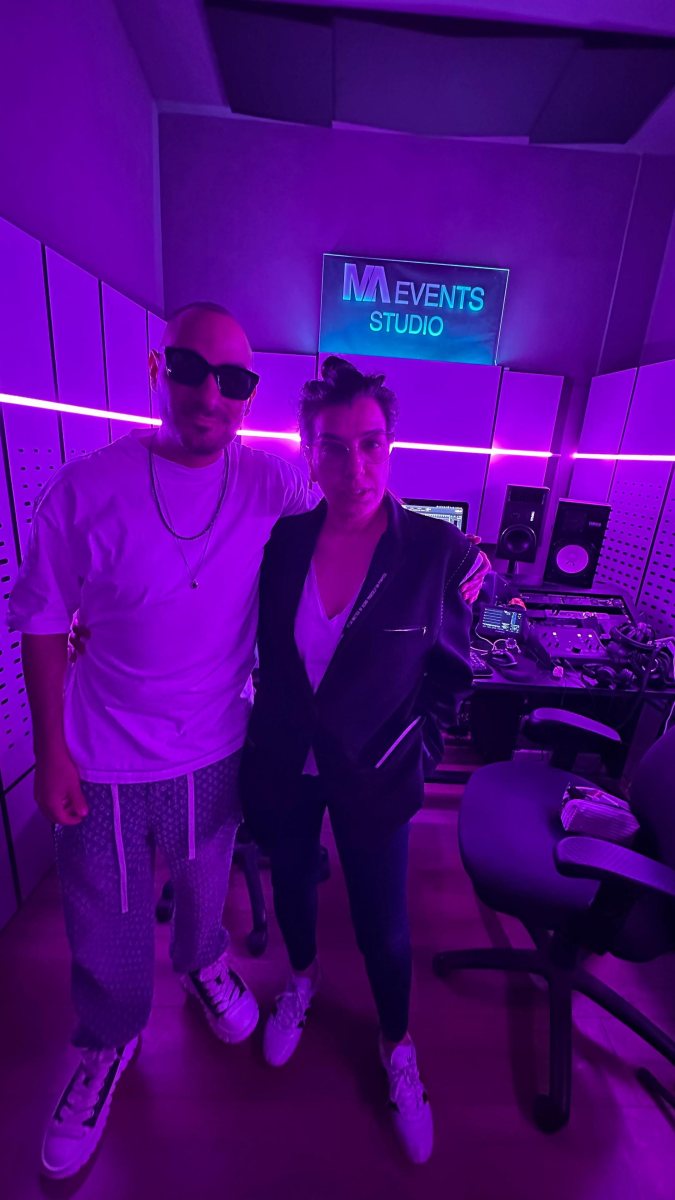 דיג'יי מור אברהמי והזמרת דקלה באולפן