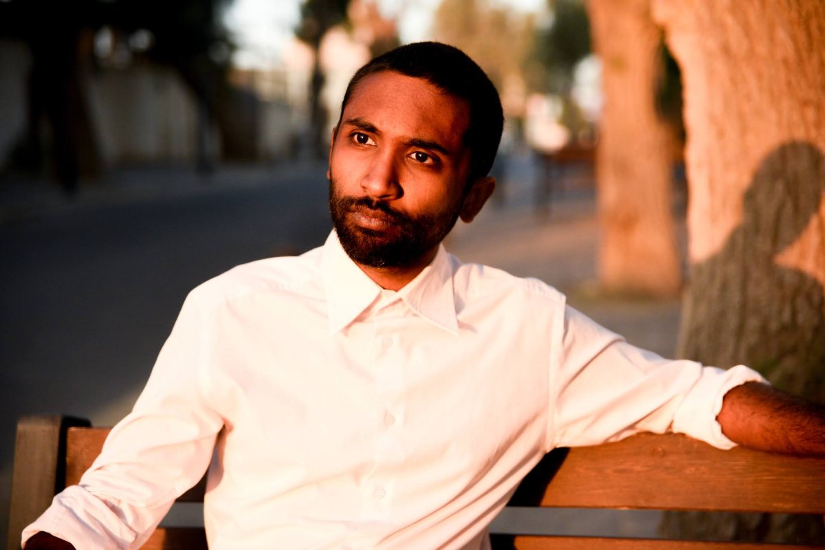 גיל אליאס - כותב שירה. צילום: הדס שורר