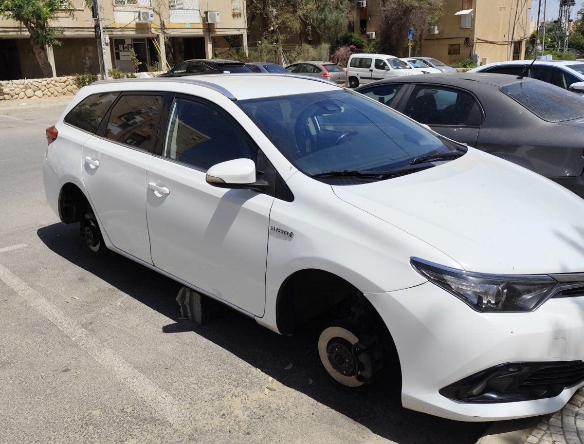 רכבו של הרב, ללא הגלגלים. קרדיט: צילום פרטי