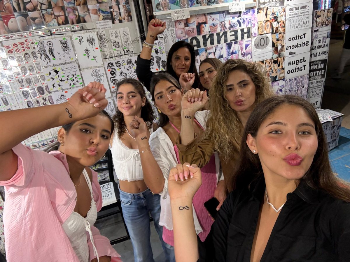 האחיות והבנות דבש בבורגס.צילום: פרטי