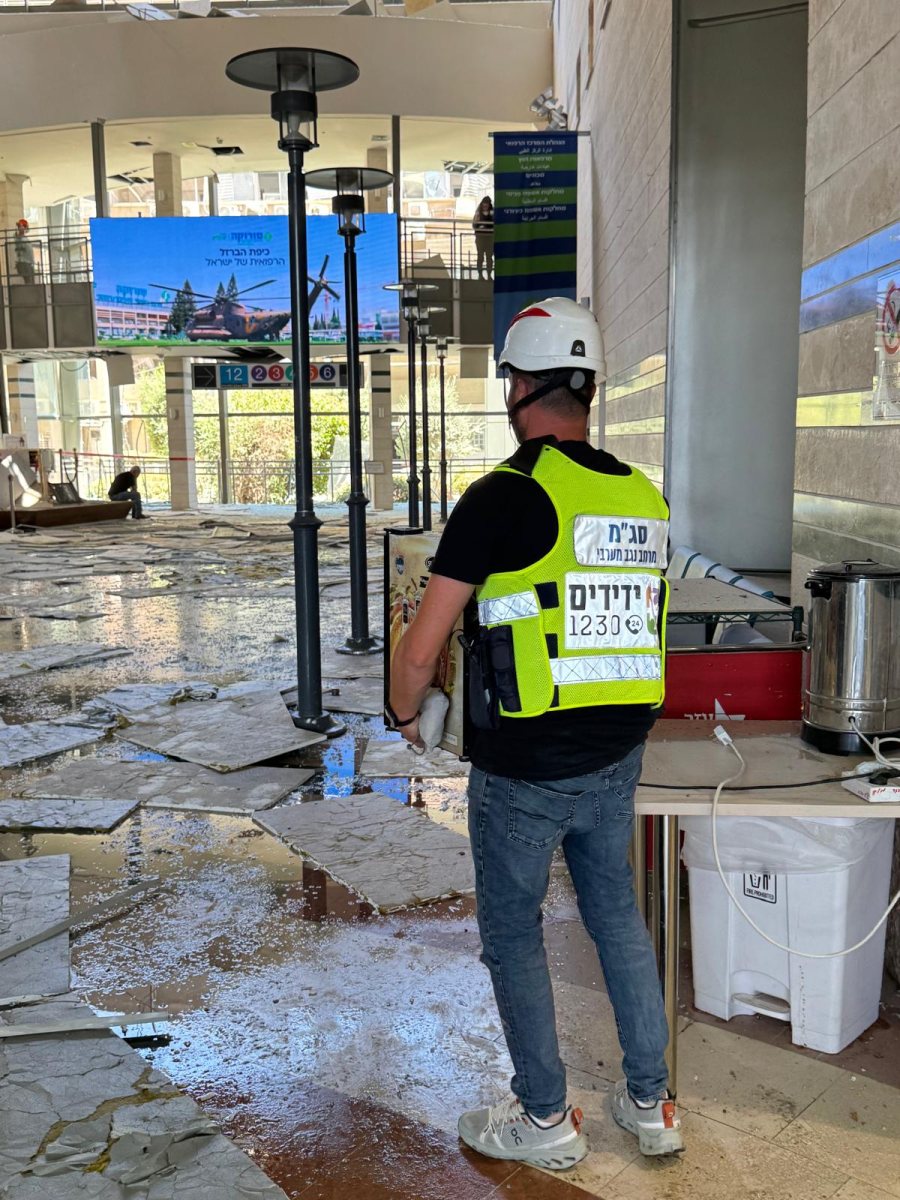 קרדיט: ידידים