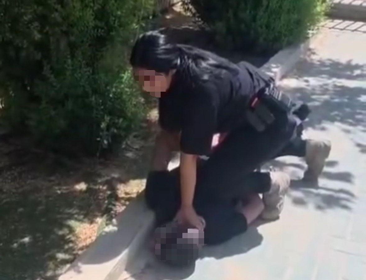 הבלשית עדן, בזמן המעצר. קרדיט: משטרת ישראל