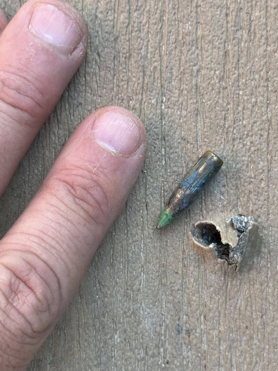 הקליע בביתו של אביטן. קרדיט: תוכן גולשים ע"פ סעיף 27א'