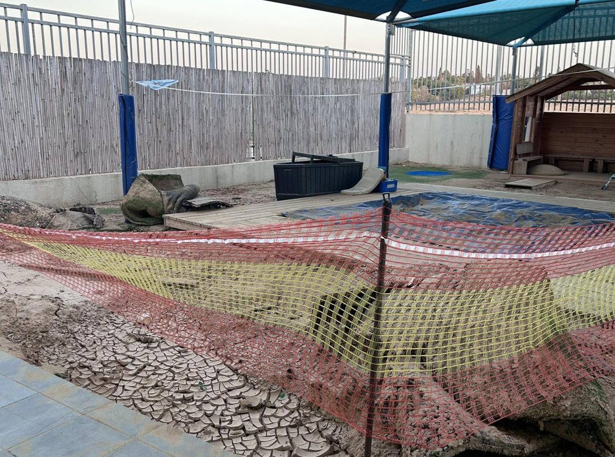 חצר הגן שנותרה מסוכנת. קרדיט: צילום פרטי