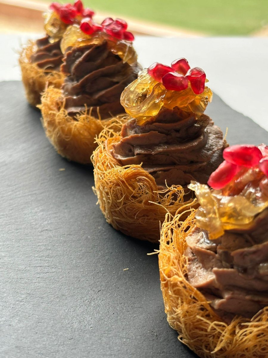 כבד קצוץ בתוך סלסלות קדאיף מושלמות וחגיגיות