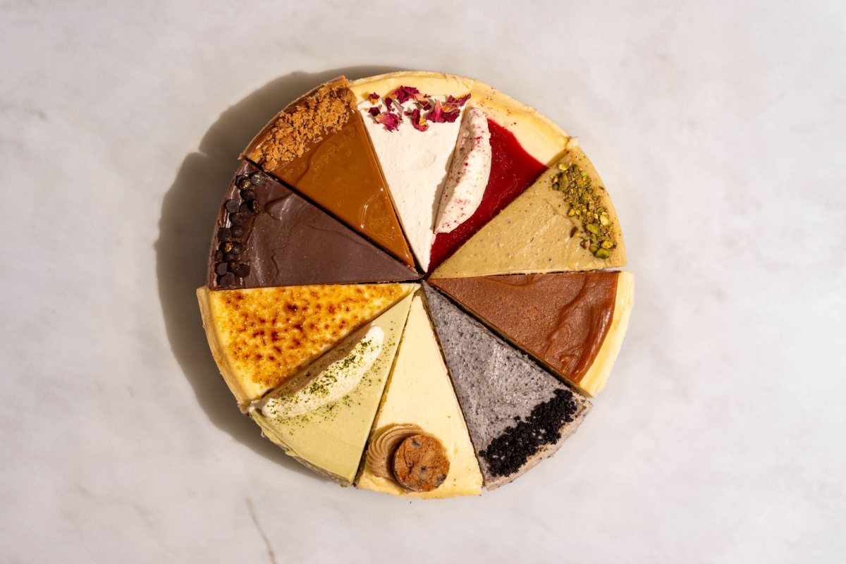 עוגת גבינה בעשרה טעמים לשבועות. צילום: pinchos helprin