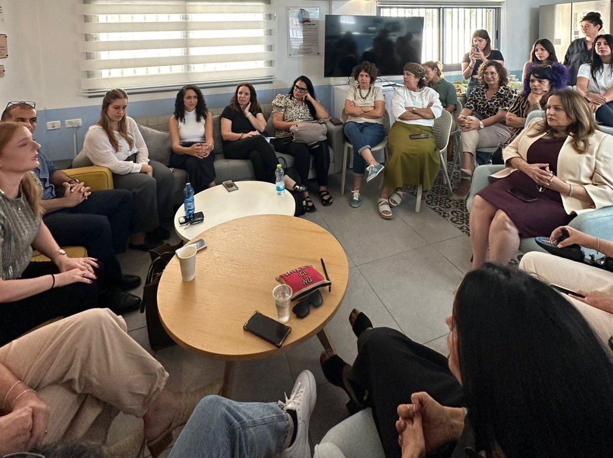 מטה המאבק בסחר בנשים ובזנות וחברי כנסת בויצו. צילום: פרטי