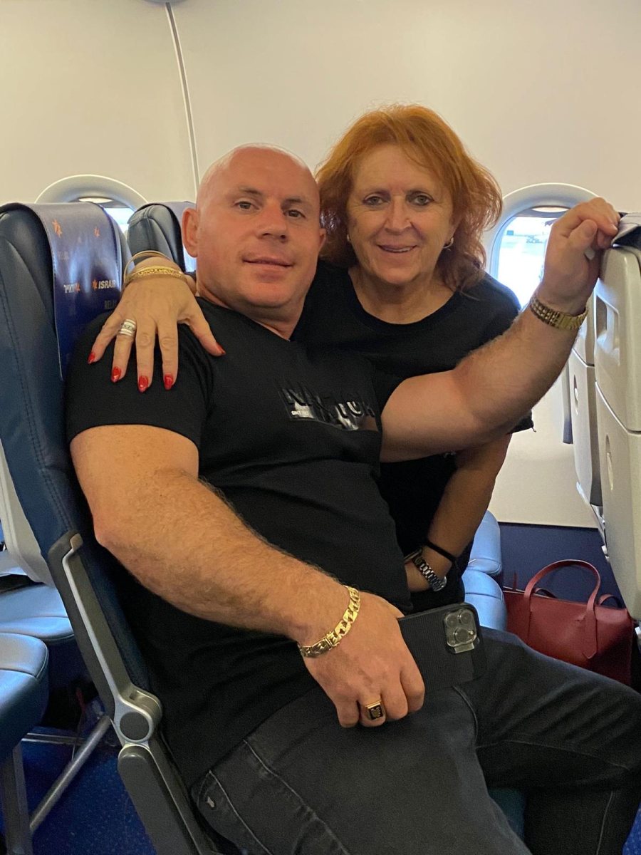 מרים בוזוקשוילי ובנה איציק ז"ל שנהרג בשבעה באוקטובר. צילום: פרטי